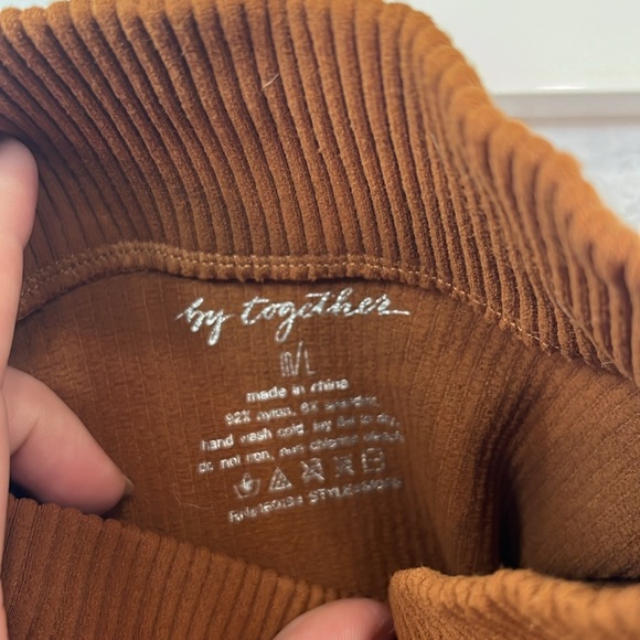 Crop top - Picture 2 of 2